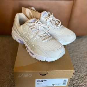 ASICS Womens GEL-JOG MC Sneakers, Birch/White, US6.5